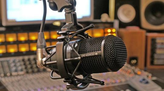 وزارة الاتصالات والمكتب الحكومي تعلنان عن اجراءات جديدة لتقدير دور الإذاعات المحلية في مواجهة "كورونا"