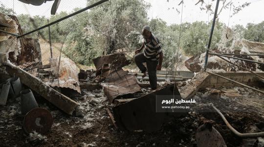 أضرار في مزرعة للبقر إثر القصف الصهيونى (3).JPG