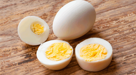 ماذا يحدث لجسمك عند تناول البيض يومياً؟