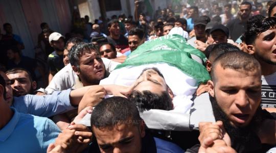 مشاركة حاشدة في تشييع جثمان الشهداء الثلاثة
