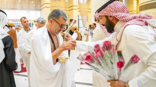 استقبال اهالي الشهداء لدى وصولهم السعودية لأداء فريضة الحج 