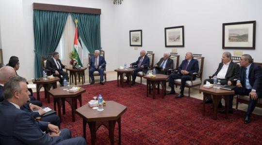 الرئيس عباس يلتقي الوفد الامني المصري في رام الله