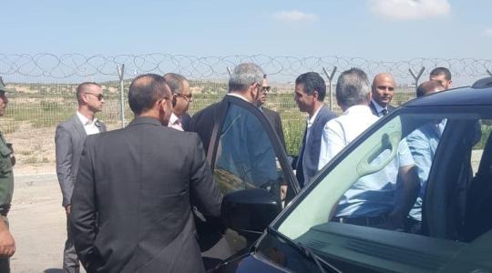 صورة للوفد المصري لحظة قدومه إلى قطاع غزة