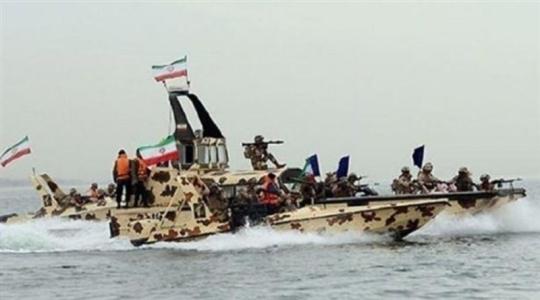 الحرس الثوري الايراني يجري مناورات في الخليج
