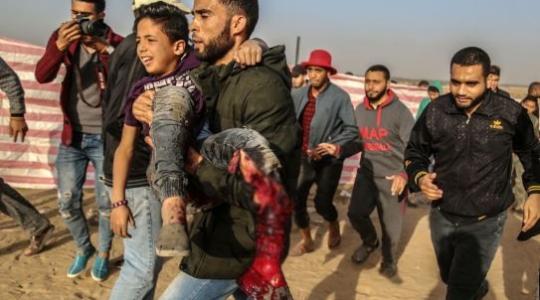 اصابة طفل في مسيرة العودة بـ غزة.JPG
