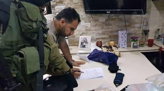 لحظة اعتقال الصحفي علاء الريماوي