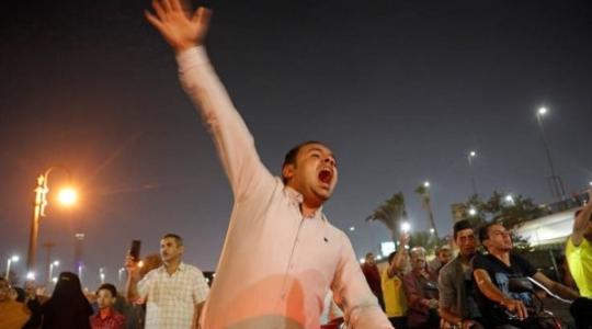 large-مظاهرات-في-مصر-تطالب-برحيل-السيسي-131f7