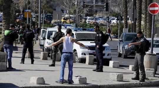 جيش الاحتلال يعتقل فلسطينياً بزعم محاولته تنفيذ عملية طعن بالخليل