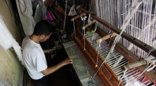 صناعة السجاد اليدوي في غزة