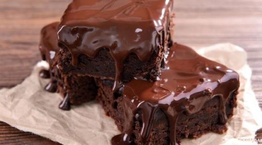  طريقة لعمل كيكة الشوكولاتة الهشة في البيت