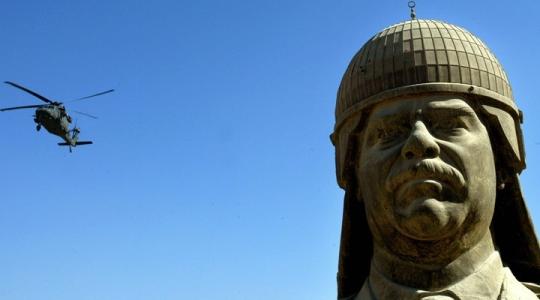 تمثال صدام حسين