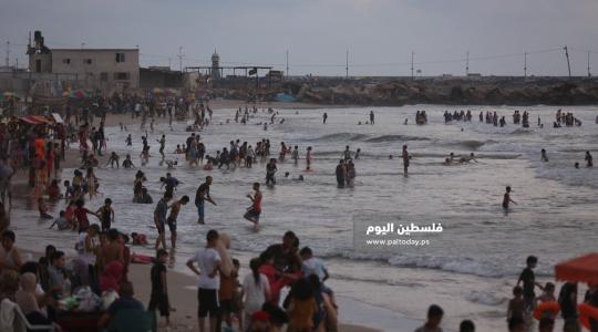 بحر غزة من حرارة الجو وانقطاع التيار الكهربائي (13).JPG