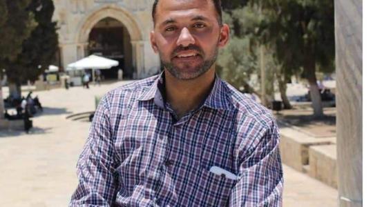 قوات الاحتلال تعتقل الصحفي طارق أبو زيد من منزله في نابلس