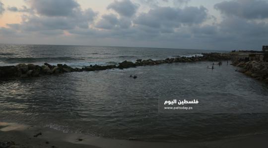 بحر غزة من حرارة الجو وانقطاع التيار الكهربائي (5).JPG