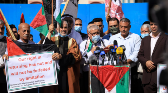 لاجئون فلسطينيون يحتجون على تقليصات خدمات (الأونروا) ويطالبون بحقوقهم العادلة