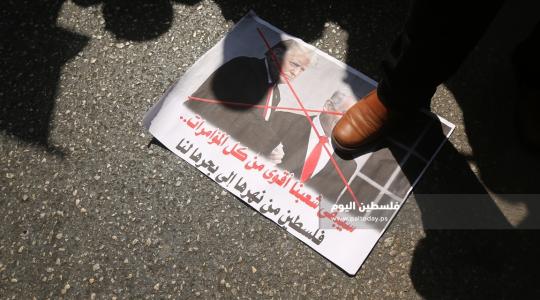 خلال مسيرة بعنوان التطبيع خيانة  في غزة