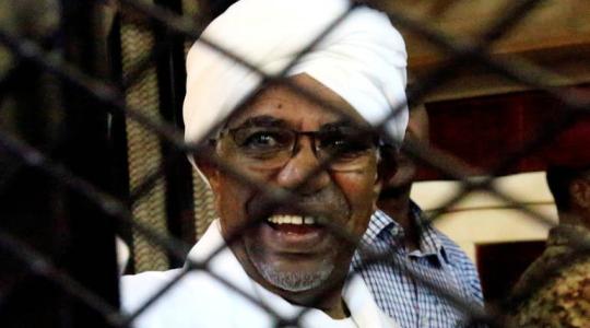 اخبار السودان اليوم البشير كان الوحيد الذي يحمل مفتاح "غرفة الملايين"
