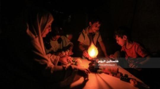 معاناة الفلسطينيين في قطاع غزة مع زيادة ساعات قطع الكهرباء