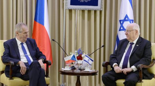 الرئيس التشيكي ميلوش زمان ورئيس دولة الاحتلال رفلين