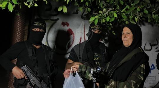 عائلة الشهيد خالد الزق تزور مرابطي المقاومة شرق غزة