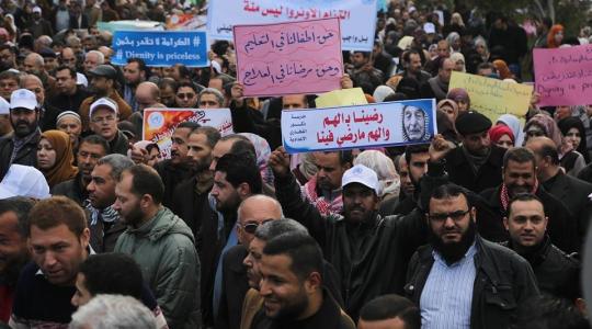 مسيرة ضد تقليصات الأونروا في غزة