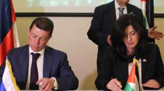 خلال التوقيع على اتفاقية التعاون بين روسيا وفلسطين