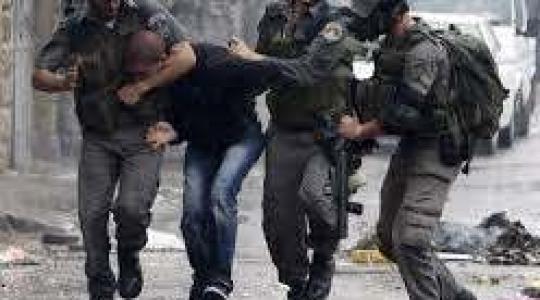 قوات الاحتلال تعتقل شابًا في الخليل