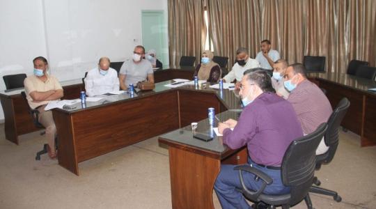 بلدية دير البلح تناقش ملاحظات دراسة نظام الأبنية المعدل في محافظات غزة