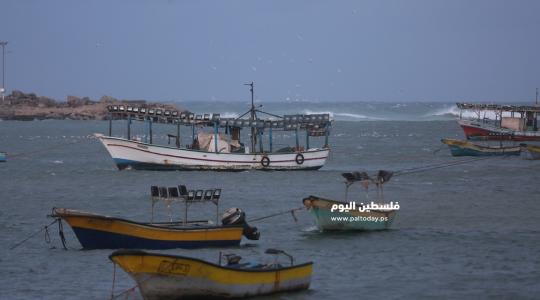 بكر يعلن عن إعادة فتح بحر غزة أمام الصيادين