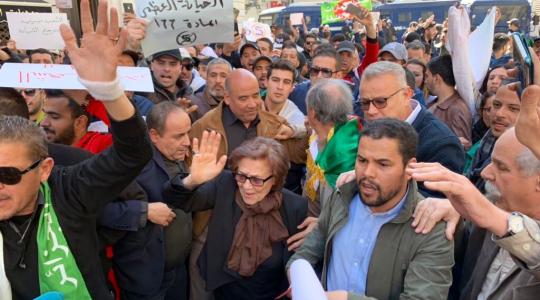 المناضلة الجزائرية جميلة بوحيرد تشارك ضد ترشح بوتفليقة لولاية خامسة