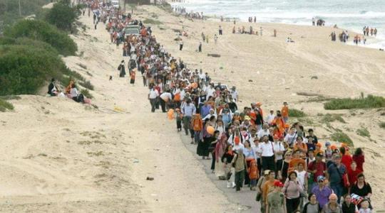 المستوطنون يخلون قطاع غزة 