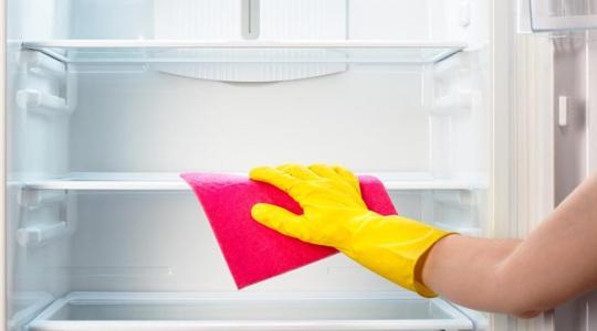 10 خطوات لتنظيف "الفريزر" الثلاجة بطريقة سلمية