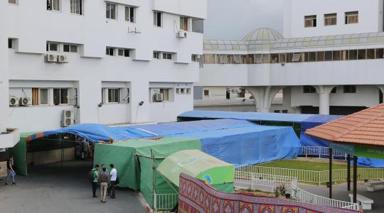 خيمة طبية داخل مستشفى الشفاء بغزة