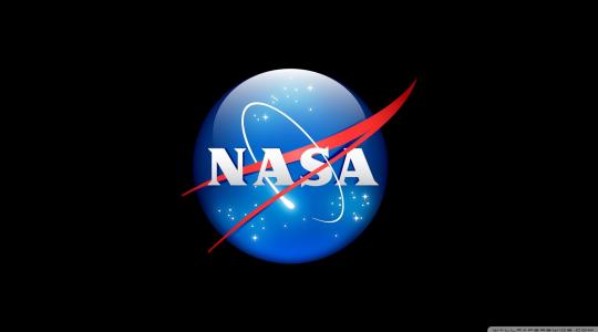 وكالة "ناسا" تنشر أول صورة ملونة لأعماق الفضاء