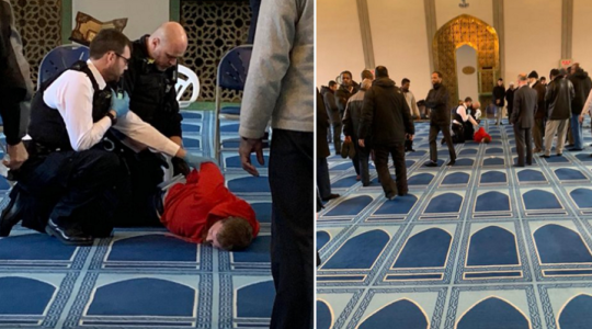 طعن رجل في مسجد