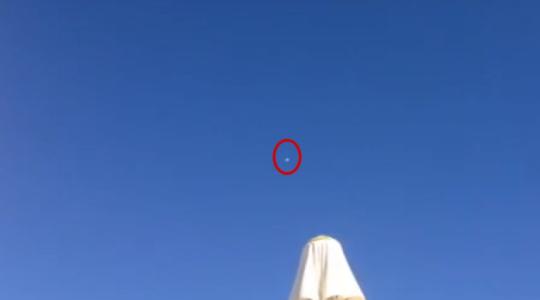 طائرة صغيرة فوق المسجد الأقصى