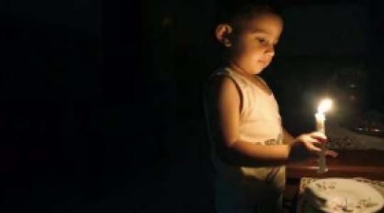 الشعب الفلسطيني مازال يعاني انقطاع الكهرباء