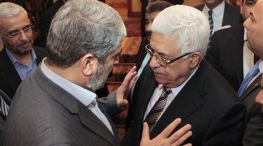 عباس ومشعل في لقاء مصالحة سابق في القاهرة