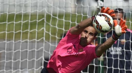 حارس مرمى برشلونة  كلاوديو برافو