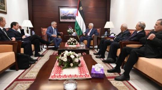 الرئيس عباس خلال استقباله المبعوث الروسي الشرق الاوسط