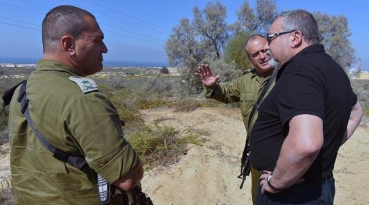 وزير الحرب الإسرائيلي على حدود قطاع غزة