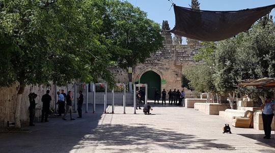 موظفو الأوقاف يرفضون الخضوع للتفتيش قبل دخول الأقصى