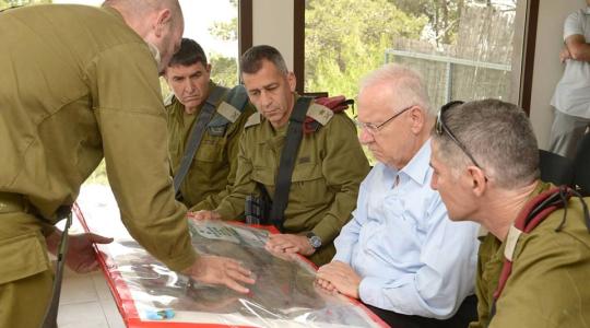رئيس دولة الاحتلال رؤوفين ريفلين خلال جلسة مع قادة جيش الاحتلال 