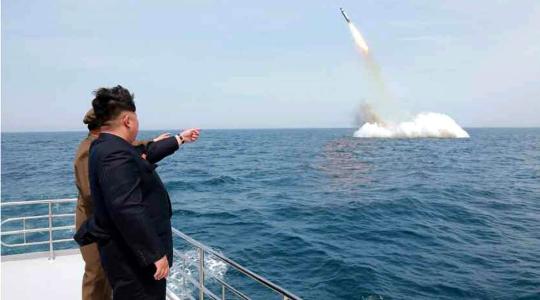 كوريا تطلق صاروخا مجهول الطراز
