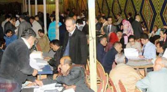 عملية فرز الأصوات في انتخابات مجلس الشورى المصري