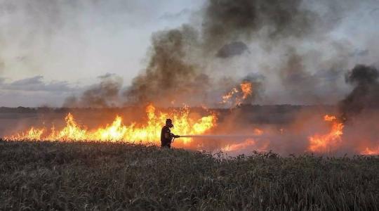 الطائرات الورقية تحرق مستوطنات غلاف غزة