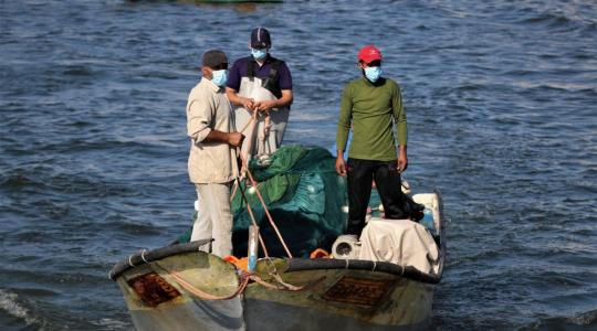 صيادو غزة بدأوا بالصيد على مساحة 9 أميال داخل البحر