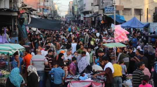 ازدحام شديد في أسواق غزة