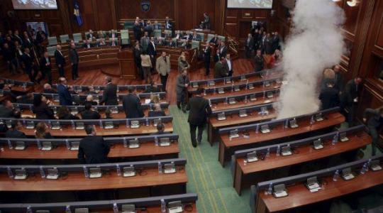 قنبلة غاز في برلمان أوروبي