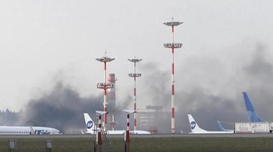 دخان يتصاعد في مطار قبيل وصول وزير الخارجية الامريكي الى موسكو